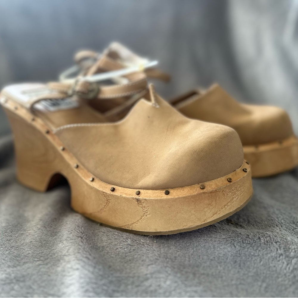 Brand new never worn 7 clog/sandal